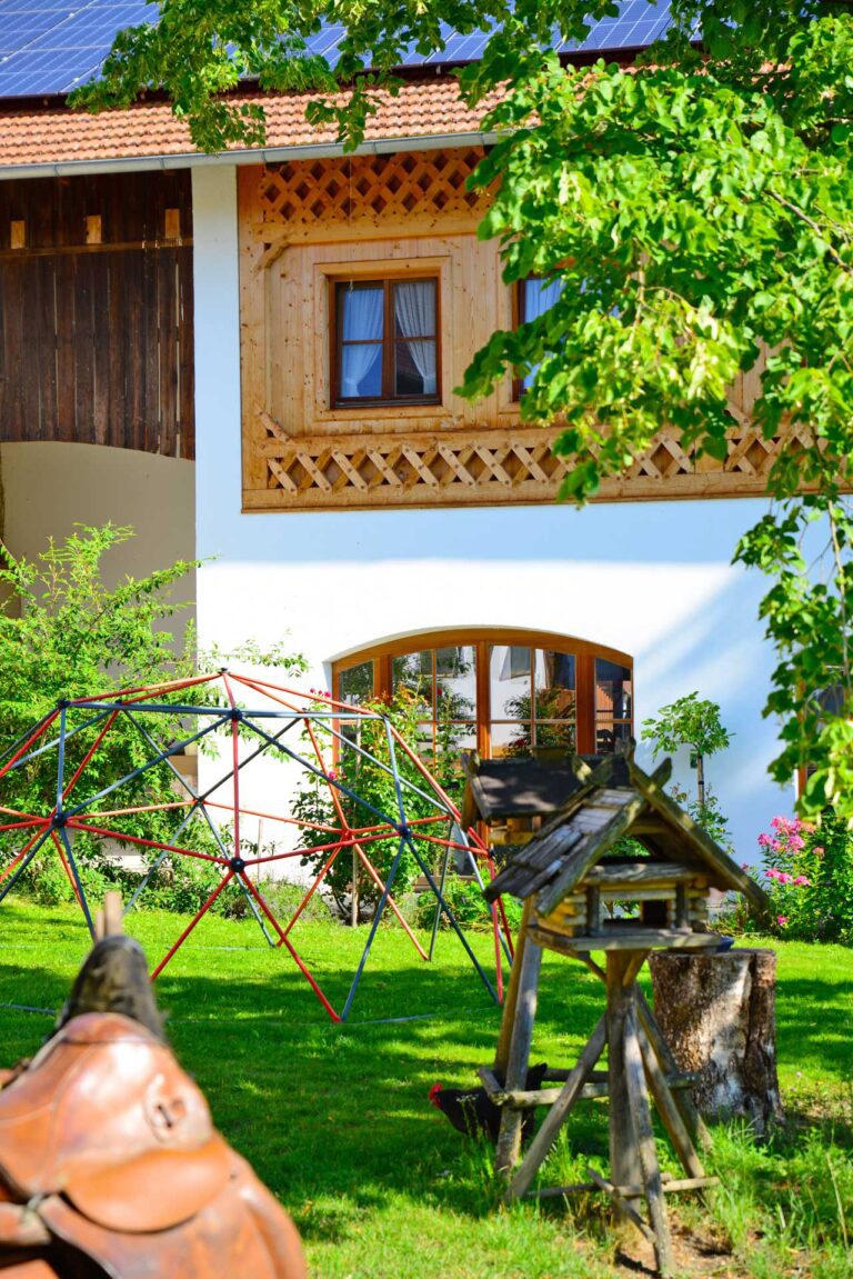 Spielplatz und Spielmöglichkeiten für Kinder am Ferienhof